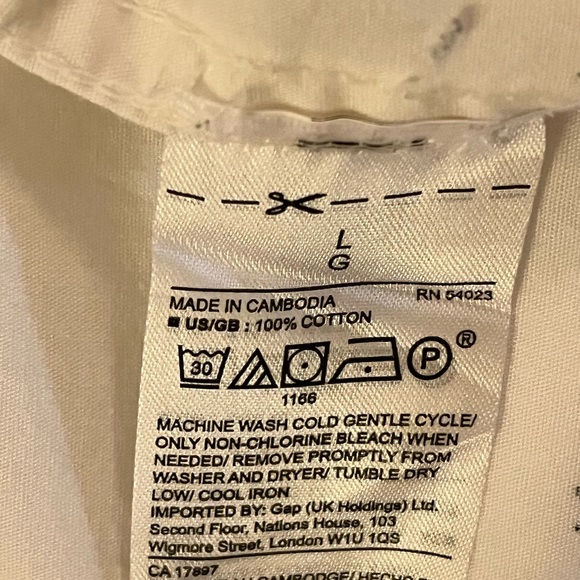 Gap shirt, white with bees. - Picture 3 of 3